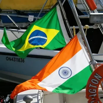 Wholesale Racing Checkered Red-White Pattern Brass-Grommet Custom Boat Flags